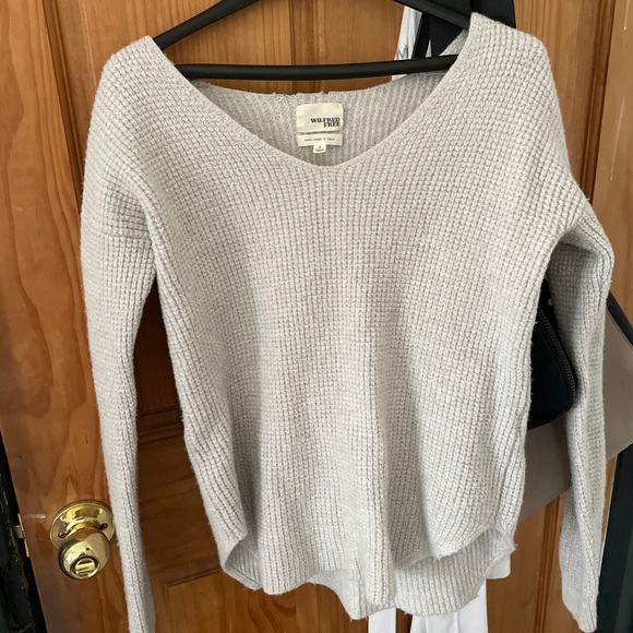 Aritzia wilfred free sweater - Picture 1 of 2